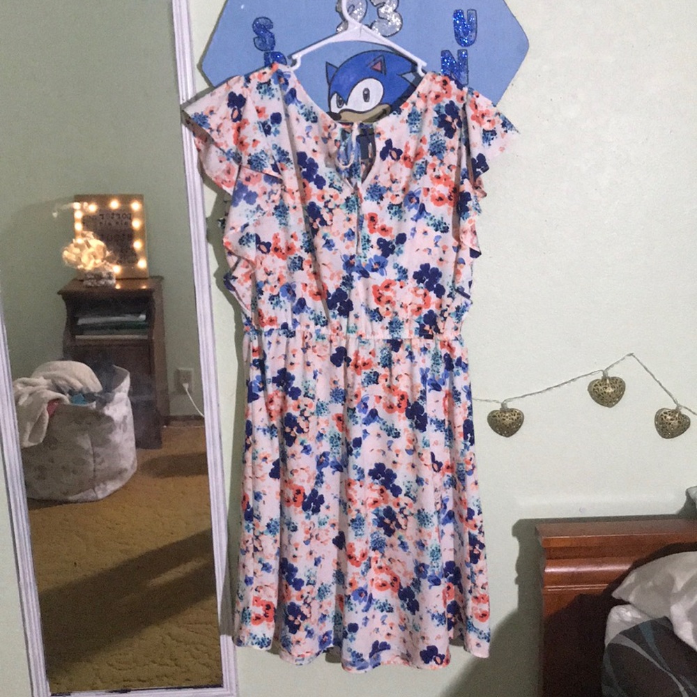 White flower dress.